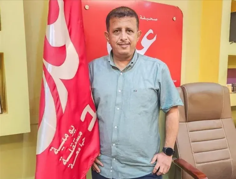 بالاسم والصورة.. بن لزرق يكشف هوية قائد الهجوم على صحيفة عدن الغد